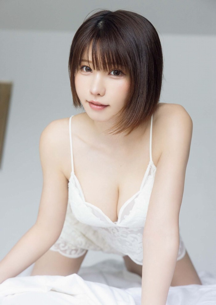 えなこ 過去のグラビア画像
