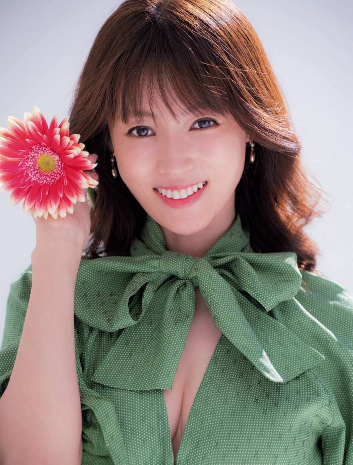 深田恭子 ムッチリ水着＆下着グラビア画像！