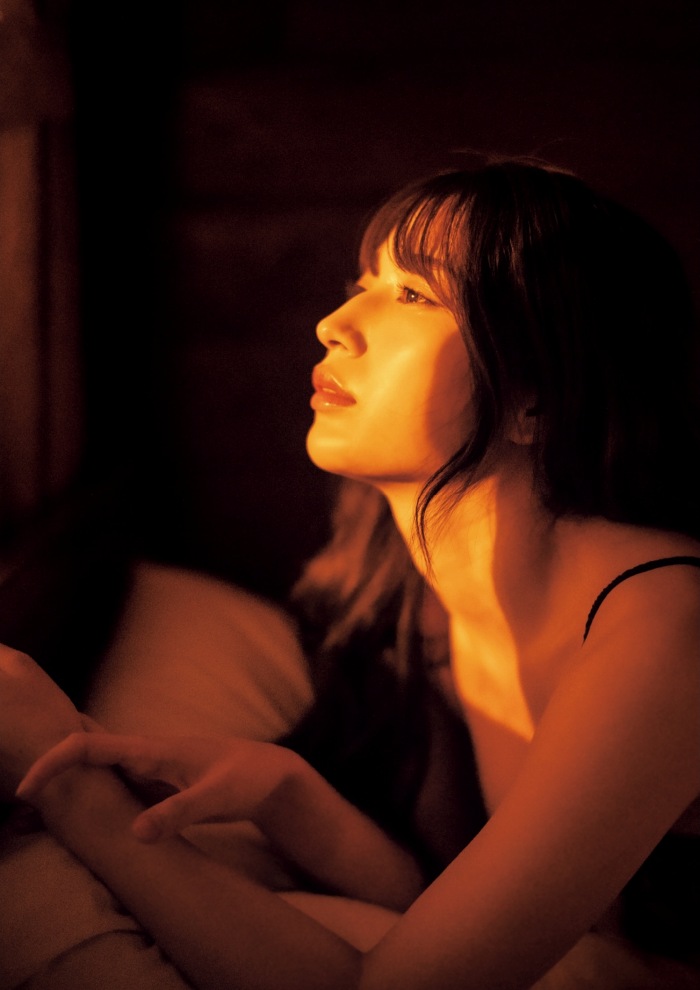 雪平莉左 グラマラス美女の水着グラビア画像！