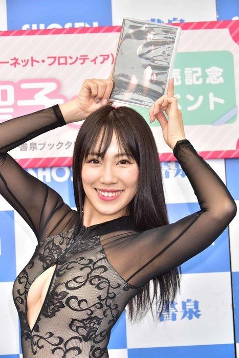 霧島聖子 Dカップお姉さんの水着グラビア画像！
