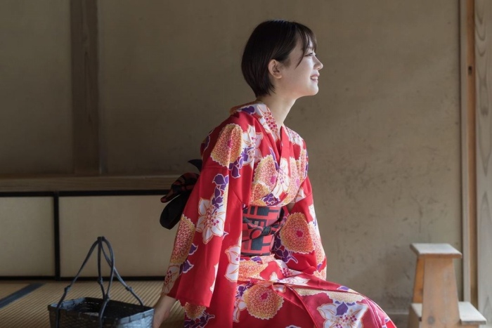 あらた唯 スタイル抜群の水着グラビア画像！