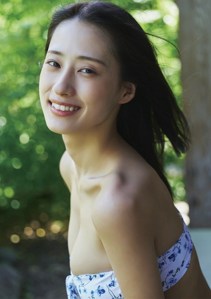 澄田綾乃 はみ出るFカップの水着グラビア画像！