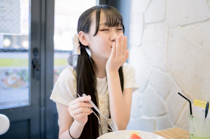 須羽こころ ふわふわバストの水着グラビア画像！