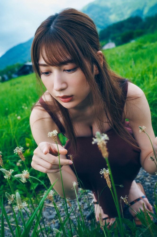 雪平莉左 グラマラス美女の水着グラビア画像！