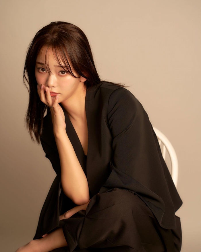 青戸しの Fカップボインな水着グラビア画像！