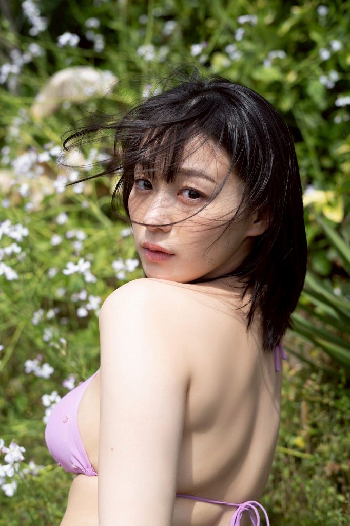 髙野真央 Gカップボインの水着グラビア画像！