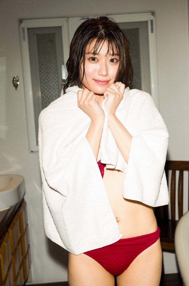 滝口愛奈 癒される激かわ水着グラビア画像！