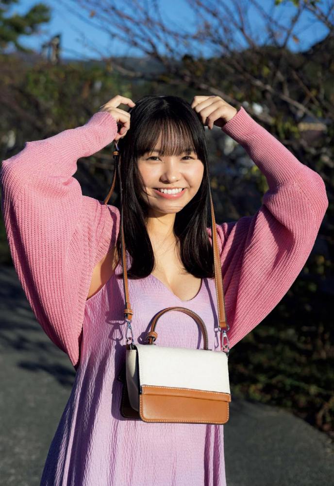 本郷柚巴 まぶしいボインの水着グラビア画像！