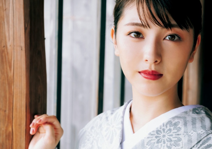 浜辺美波 鬼かわな水着＆浴衣グラビア画像！