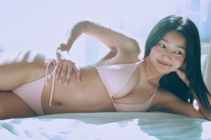 虹咲カリナ けっこう巨乳な水着グラビア画像！