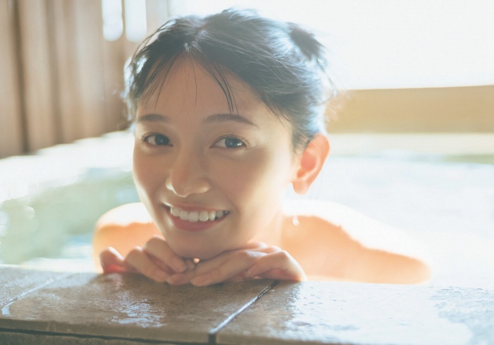 熊澤風花 キュートな水着グラビア画像ほか