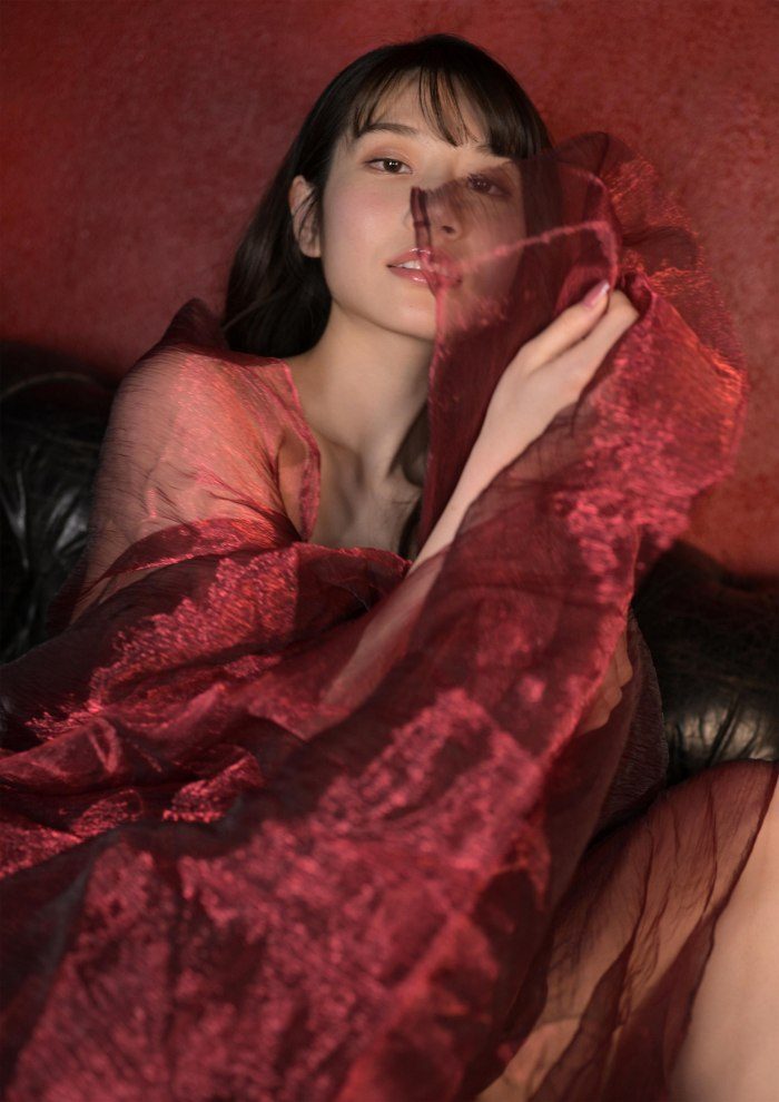 河北彩伽 絵になるEカップ美乳のヌード画像！