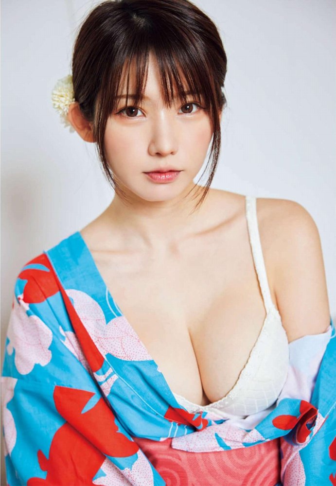 えなこ 過去のグラビア画像