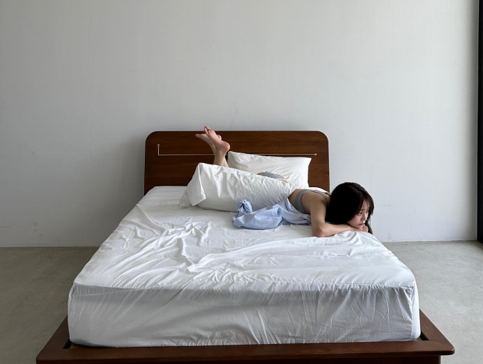 青戸しの Fカップボインな水着グラビア画像！