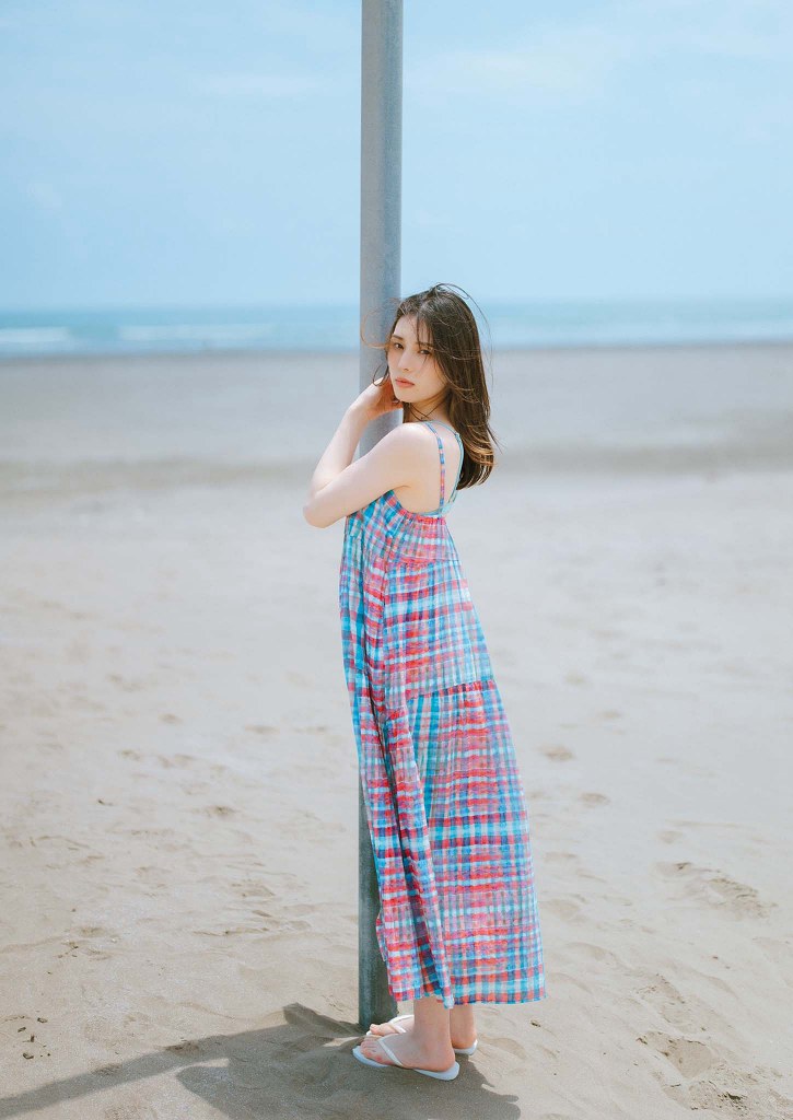 相楽伊織 けっこうボインな水着グラビア画像！