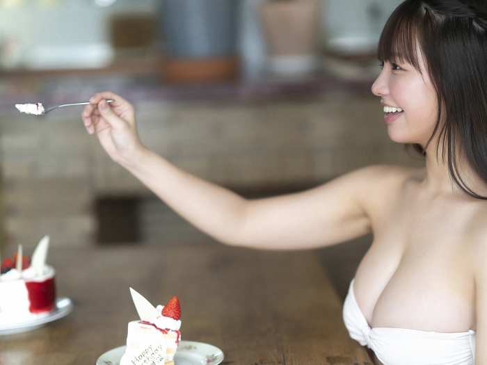 本郷柚巴 まぶしいボインの水着グラビア画像！