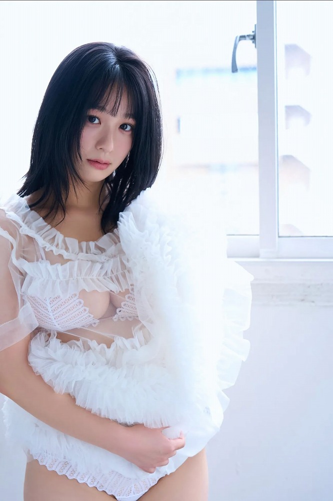 髙野真央 Gカップボインの水着グラビア画像！