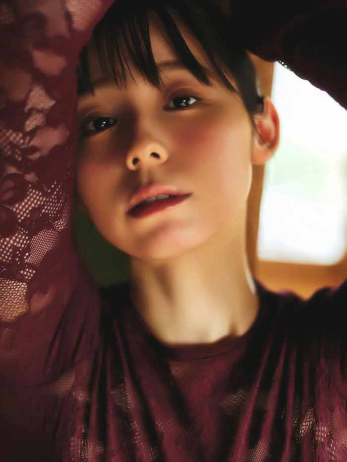 小池里奈 美尻でキュートな水着グラビア画像！