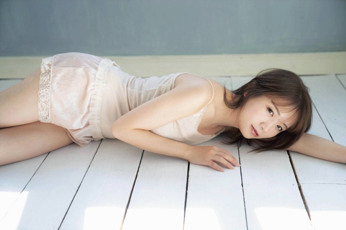 秋元真夏 激かわな水着・ランジェリー画像！