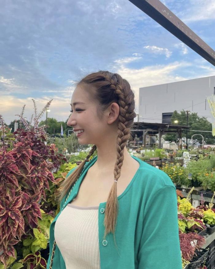 うらら 小顔美女の下着＆水着グラビア画像！