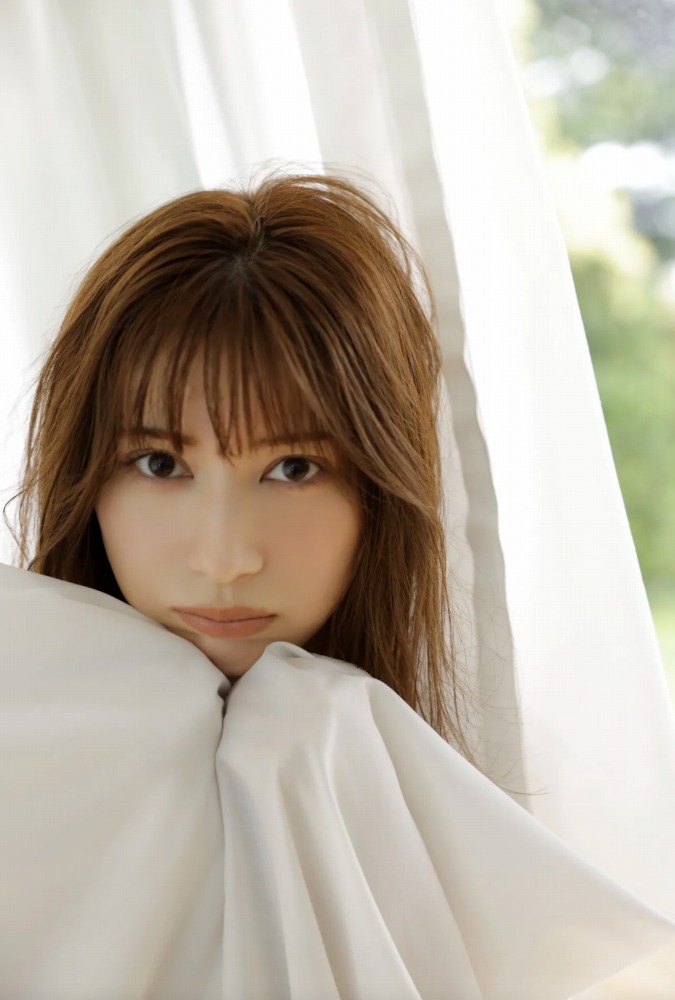 雪平莉左 グラマラス美女の水着グラビア画像！