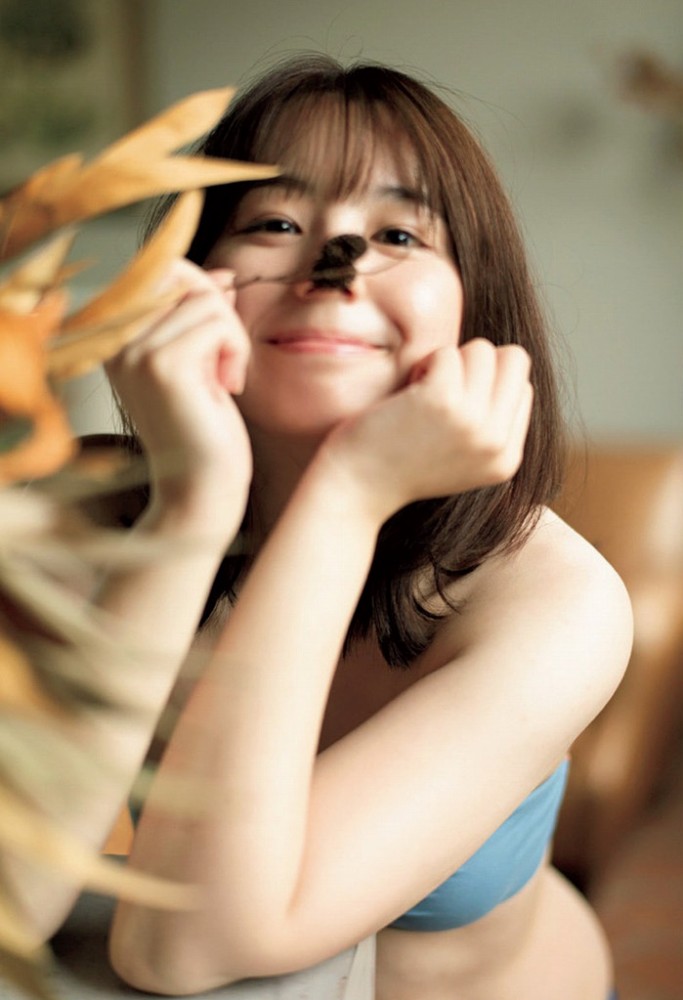 小池里奈 美尻でキュートな水着グラビア画像！