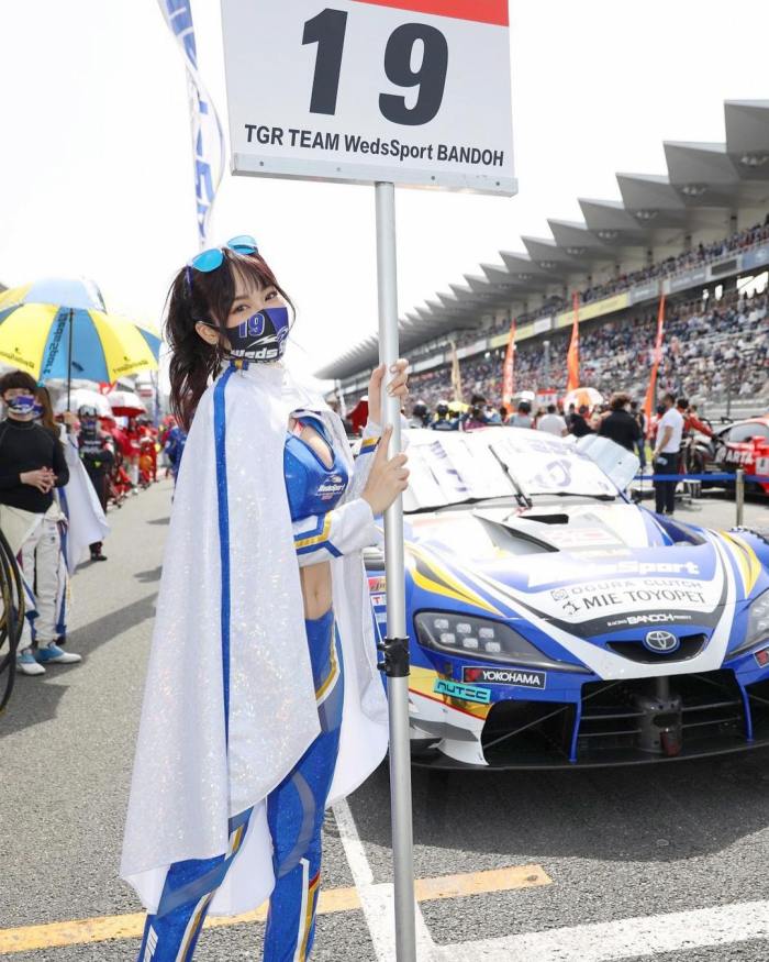 霧島聖子 Dカップお姉さんの水着グラビア画像！