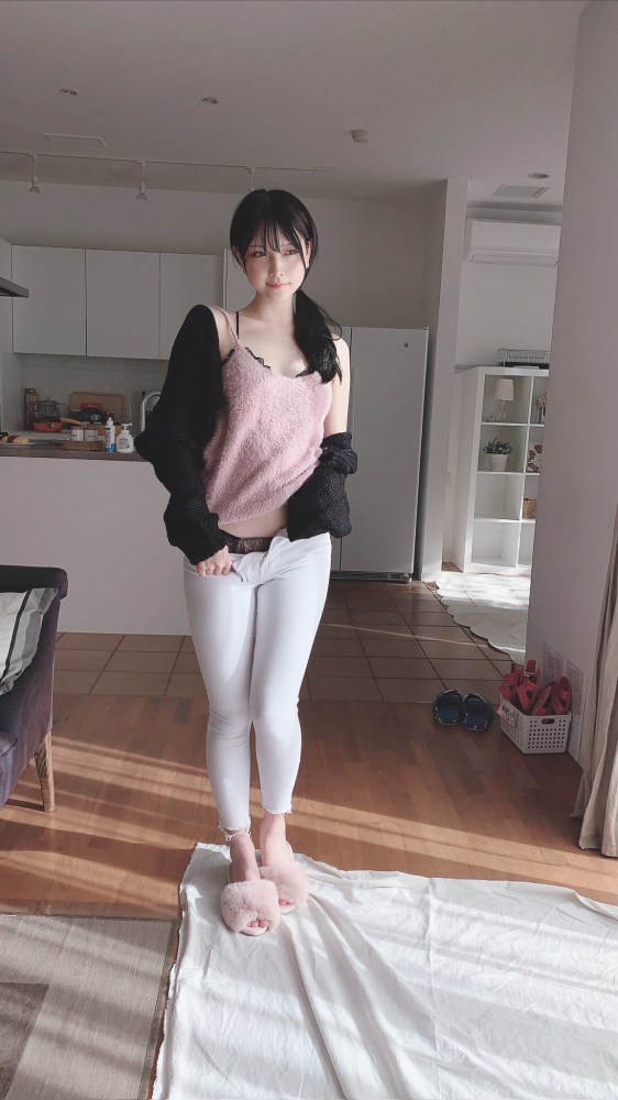 あまつまりな 脱ぎすぎ水着＆下着グラビア画像！