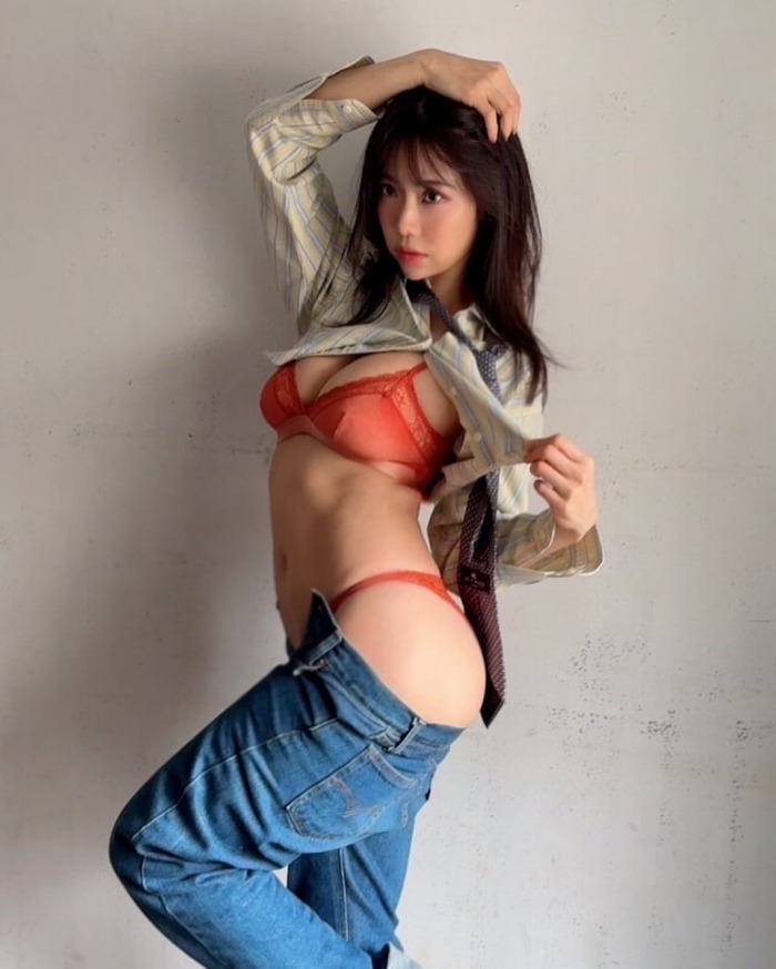 鈴木ふみ奈 Iカップの水着グラビア画像ほか！