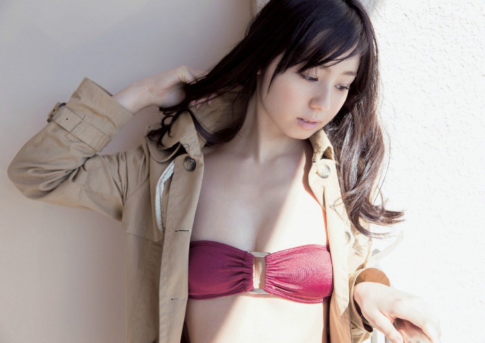 小池里奈 美尻でキュートな水着グラビア画像！