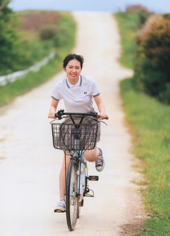 金村美玖 しっとりかわいい水着＆生脚画像！