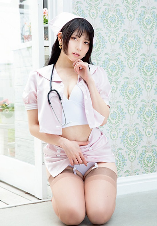 あまつまりな 脱ぎすぎ水着＆下着グラビア画像！