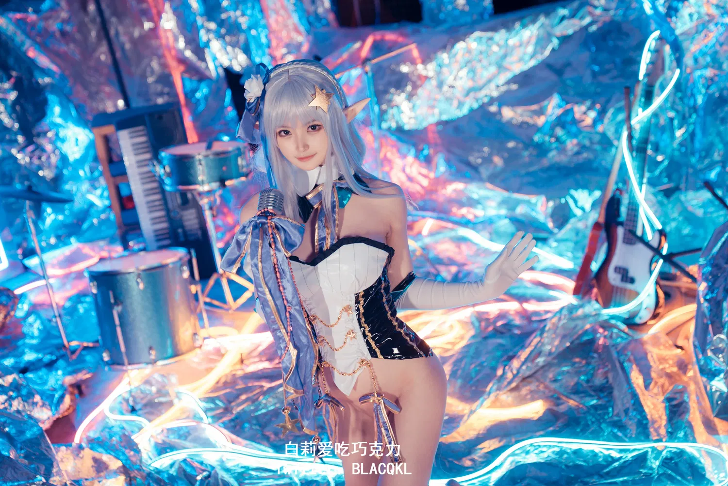 [COSPLAY] 白莉爱吃巧克力 – 爱蜜莉雅
