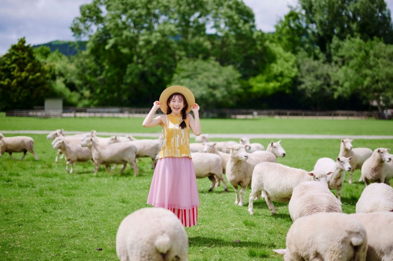 青山なぎさ 激かわな生脚＆タンクトップ画像！