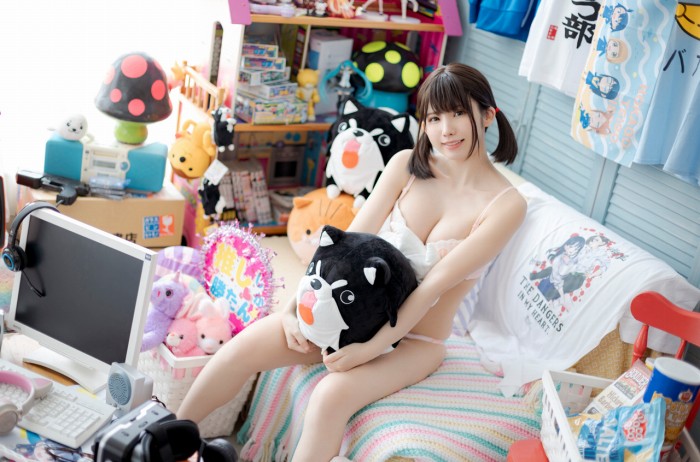 えなこ 過去のグラビア画像