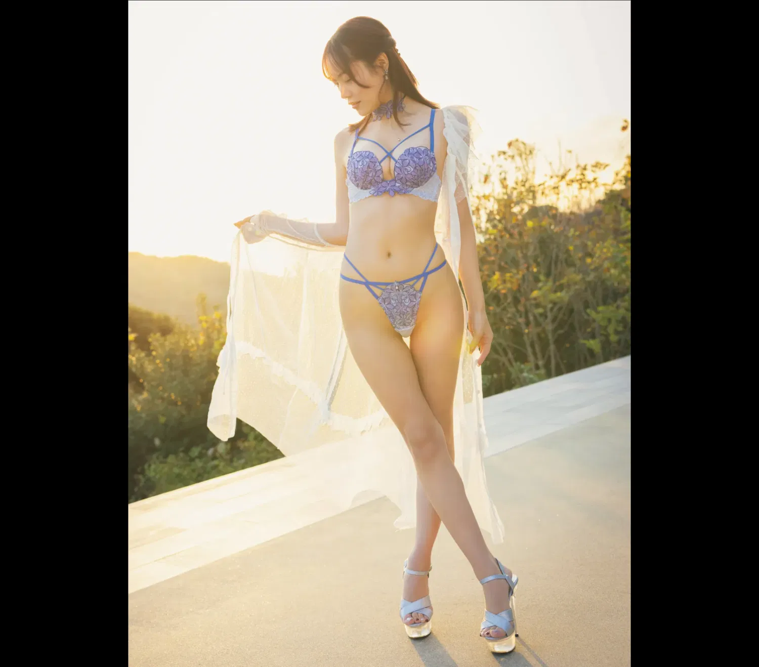 FRIDAY GOLD 美月ちか圧巻美脚にBET！