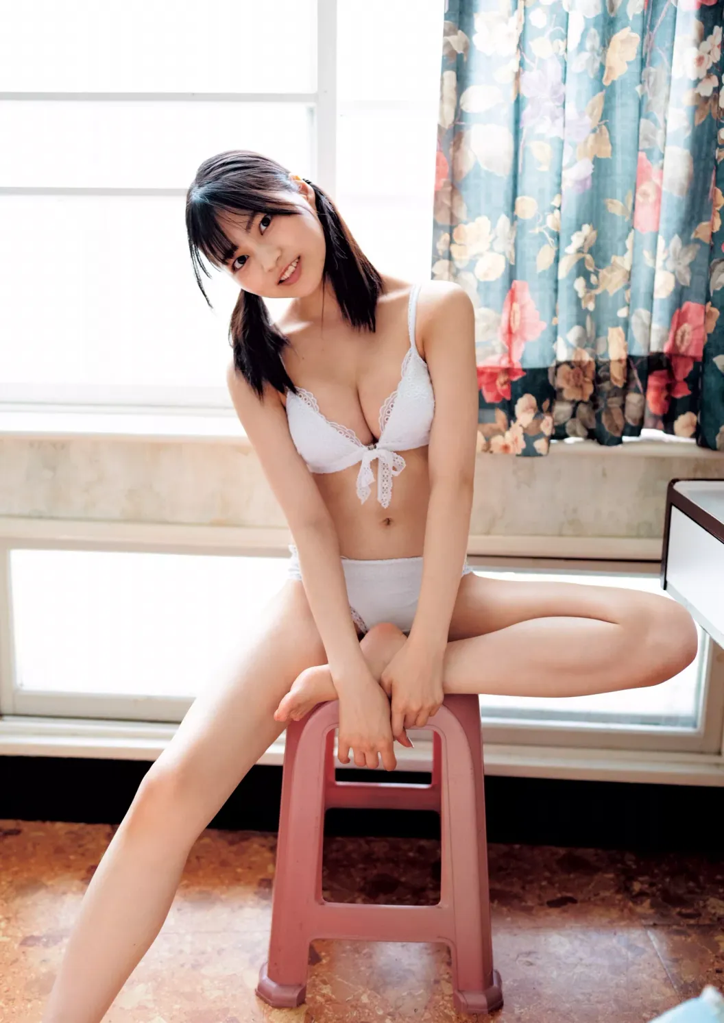 [Photobook] 2023.10.04 宇咲（＃ババババンビ）１ｓｔ写真集『ｕｓａ　ｕｓａ』 YJ PHOTO BOOK
