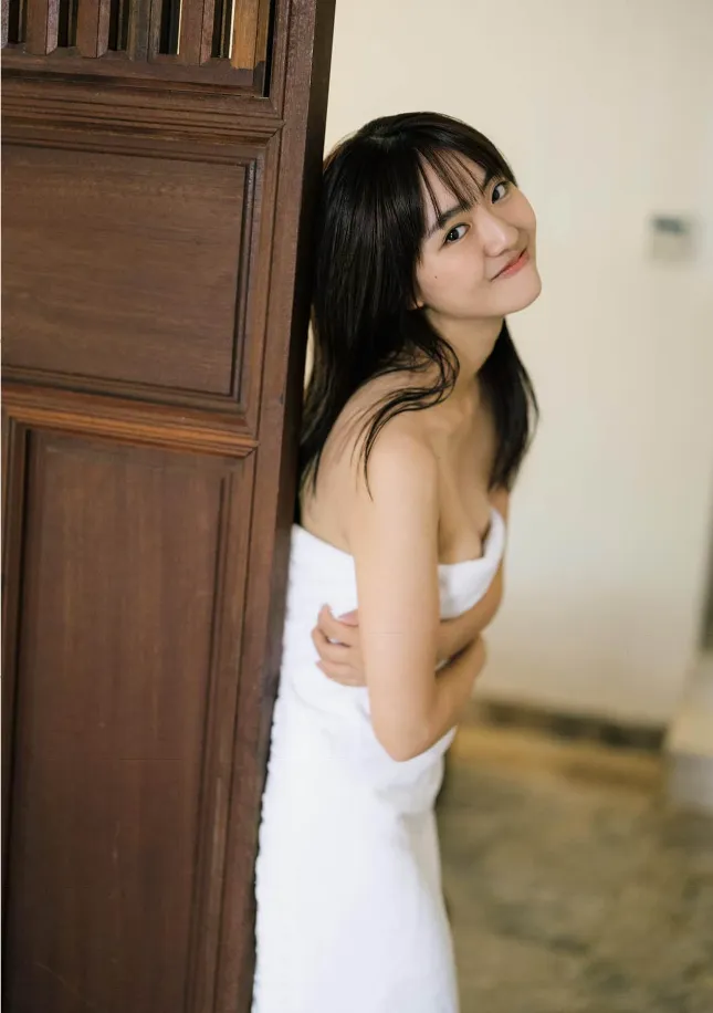 [Photobook] 2023.12.05 豊田ルナ写真集『Good to see Moon』