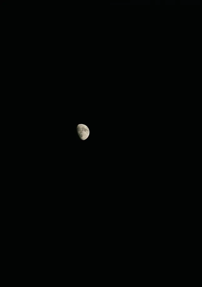 [Photobook] 2023.12.05 豊田ルナ写真集『Good to see Moon』