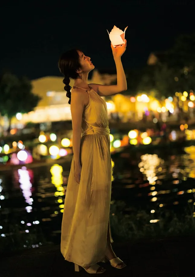 [Photobook] 2023.12.05 豊田ルナ写真集『Good to see Moon』