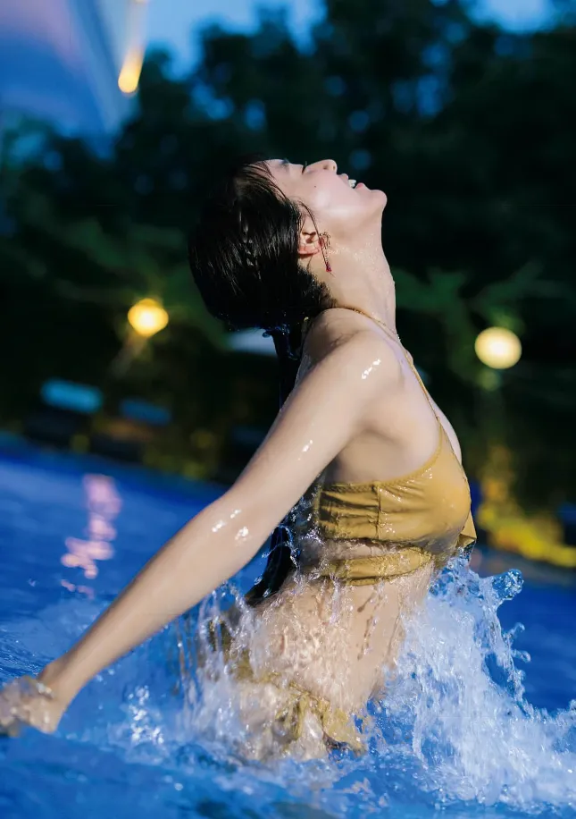 [Photobook] 2023.12.05 豊田ルナ写真集『Good to see Moon』