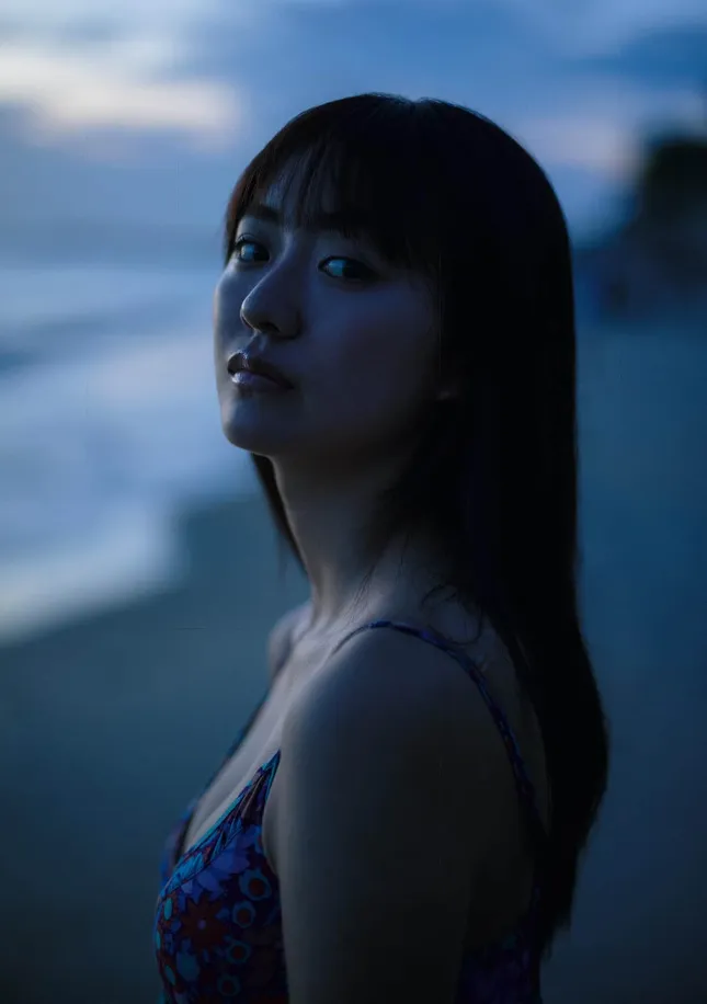 [Photobook] 2023.12.05 豊田ルナ写真集『Good to see Moon』