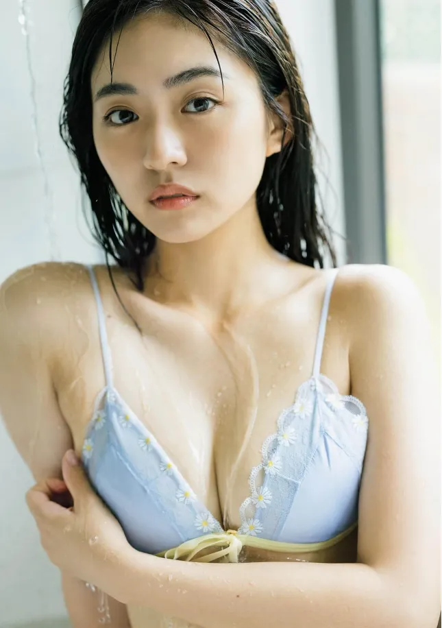 [Photobook] 2023.12.05 豊田ルナ写真集『Good to see Moon』