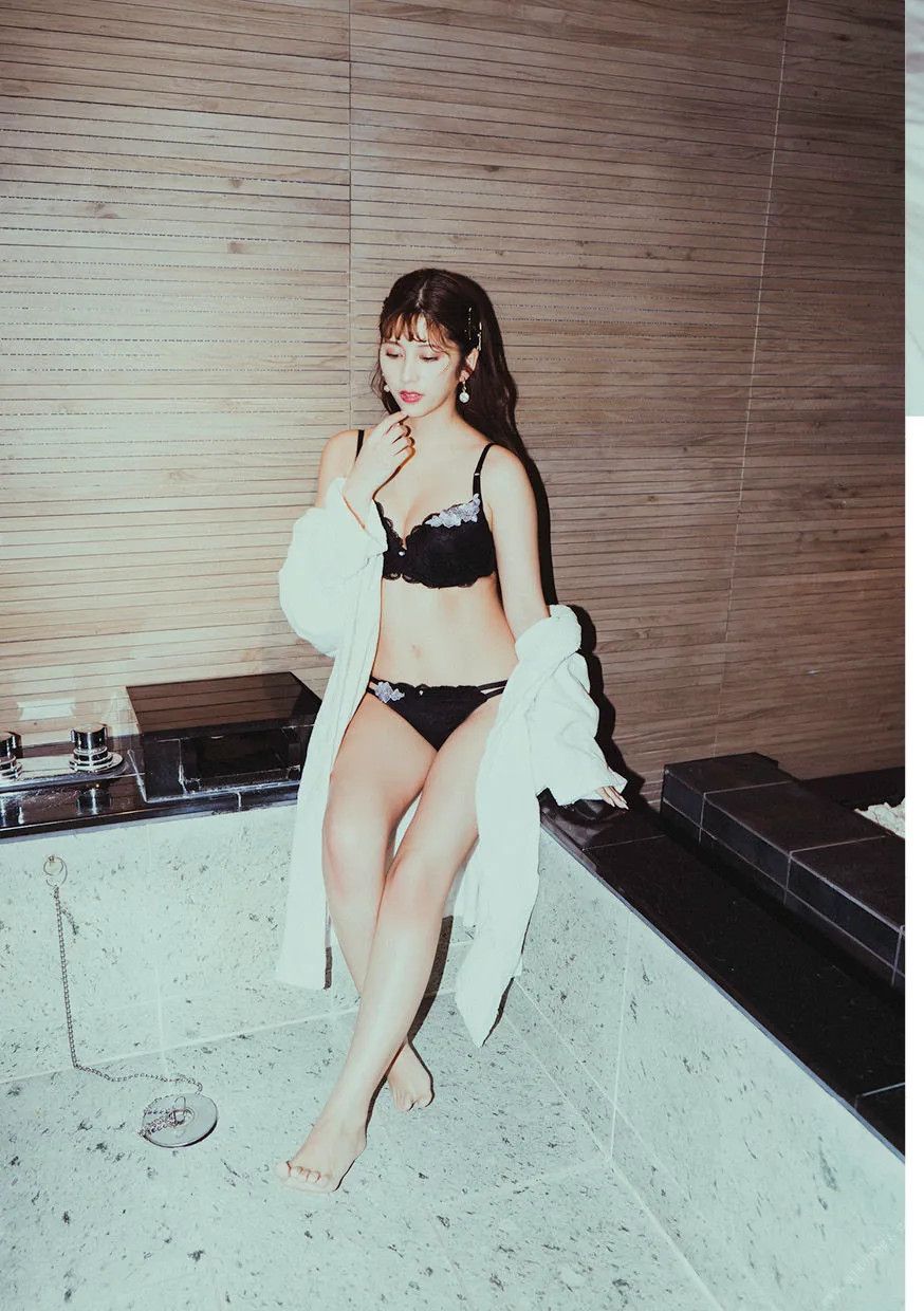 [Photobook] Riri Nanatsumori 七ツ森りり - #Escape