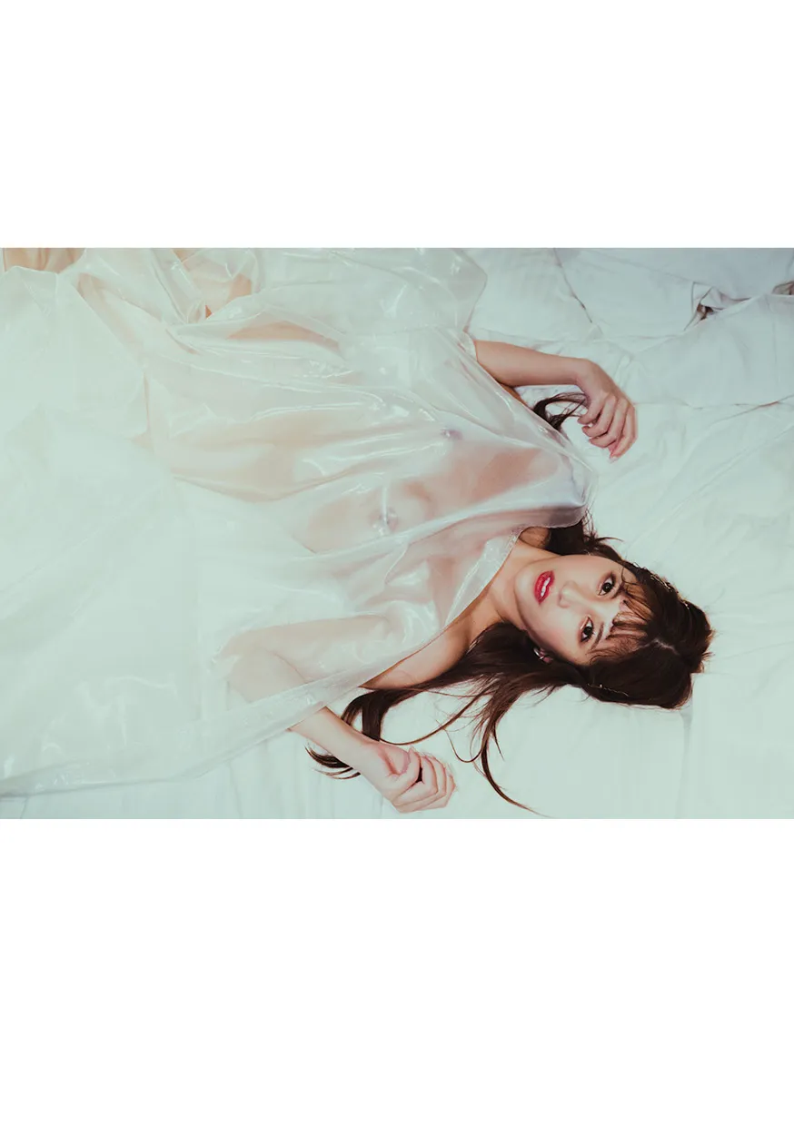 [Photobook] Riri Nanatsumori 七ツ森りり - #Escape