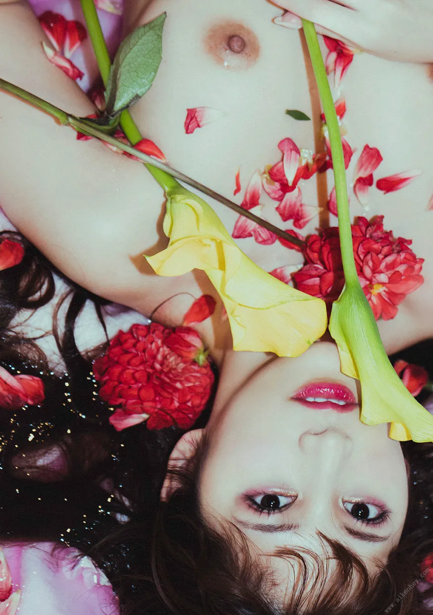[Photobook] Riri Nanatsumori 七ツ森りり - #Escape