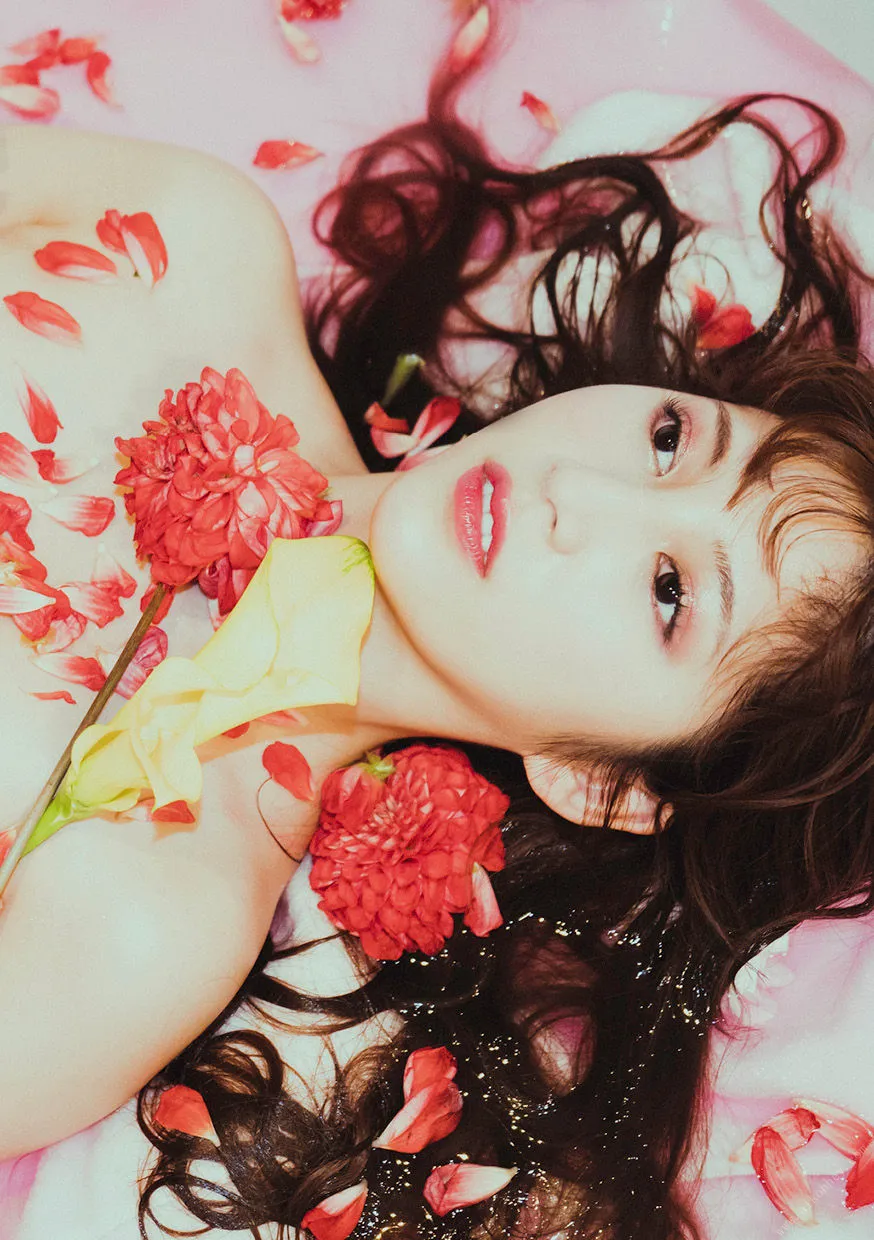[Photobook] Riri Nanatsumori 七ツ森りり - #Escape