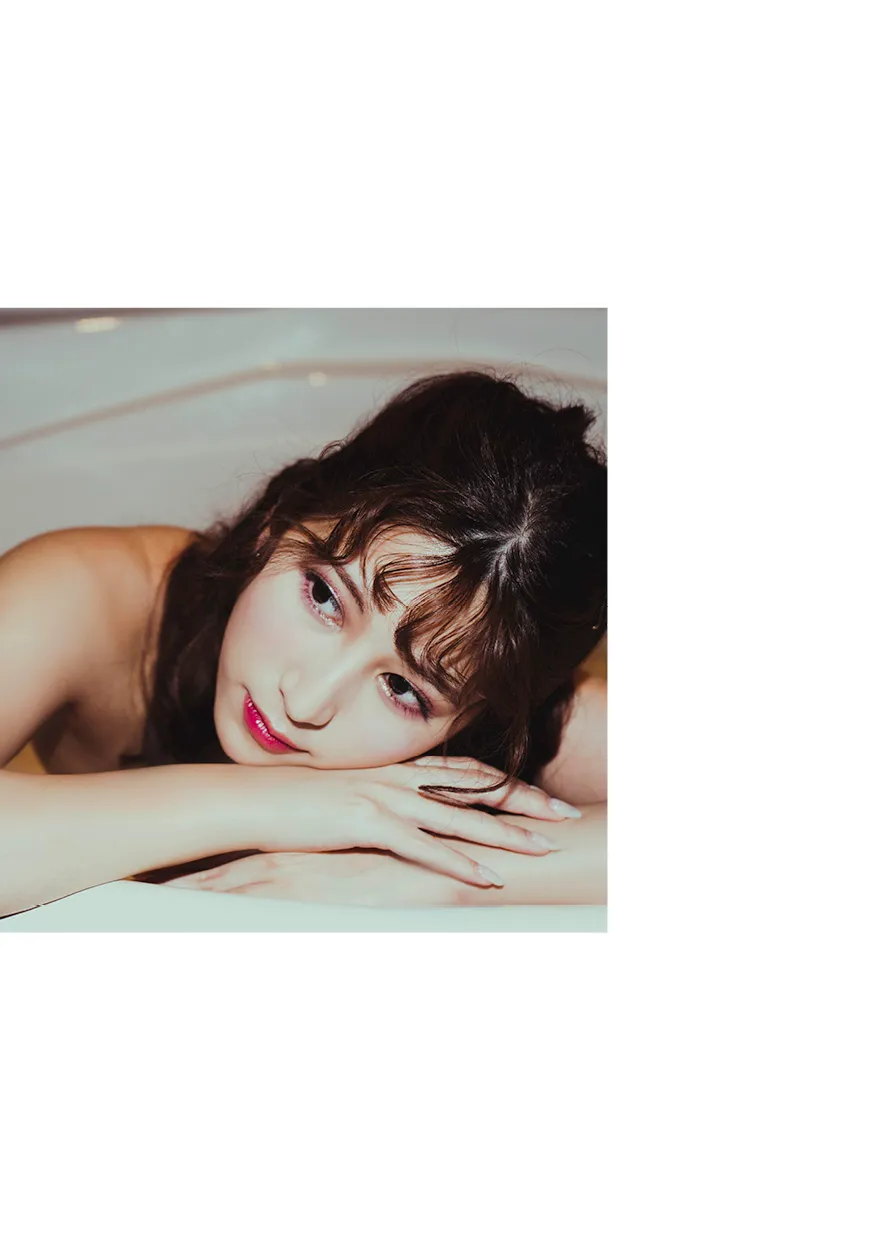 [Photobook] Riri Nanatsumori 七ツ森りり - #Escape
