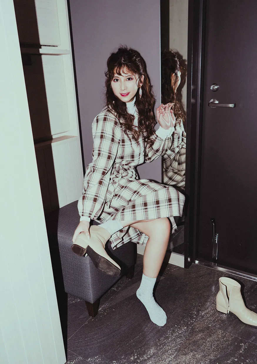 [Photobook] Riri Nanatsumori 七ツ森りり - #Escape