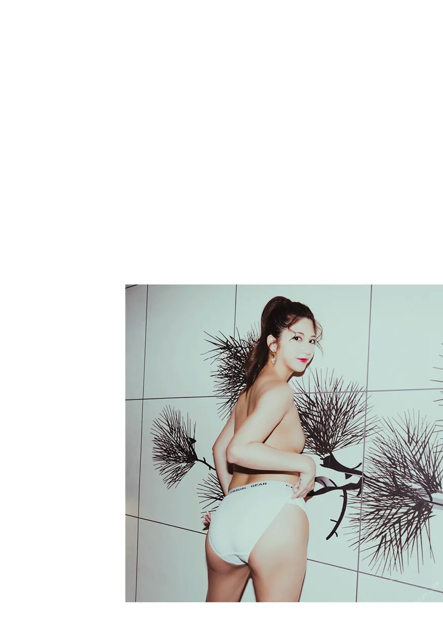 [Photobook] Riri Nanatsumori 七ツ森りり - #Escape